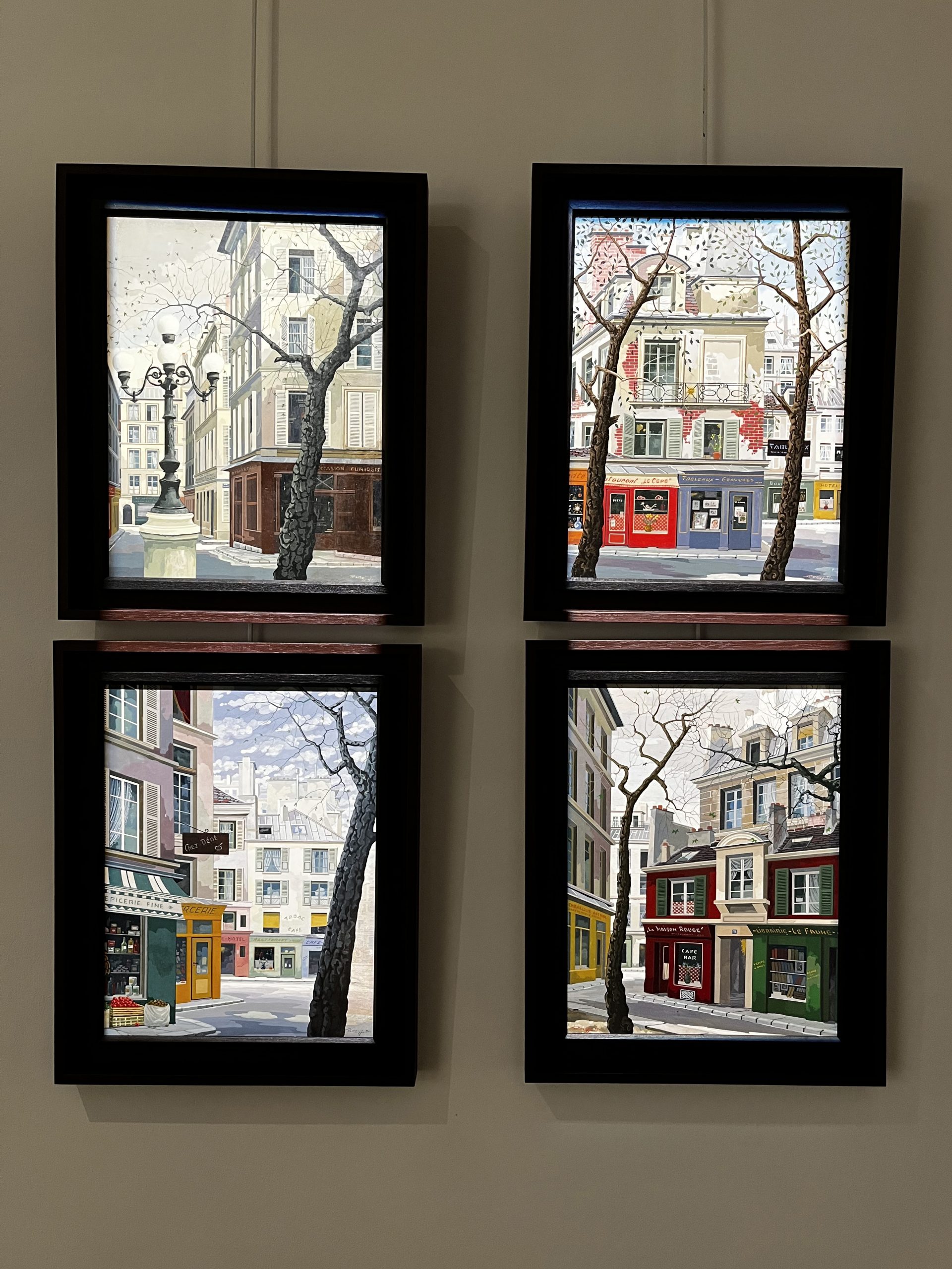 Quatre tableaux de Racoff représentant des vues de rues