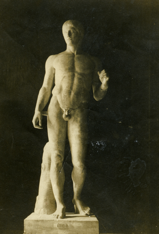 « Le Doryphore » de Polyclète copie en marbre probablement du musée archéologique de Naples, juin 1908, photographe Harry Kessler, archive de la Fondation Dina Vierny – Musée Maillol.